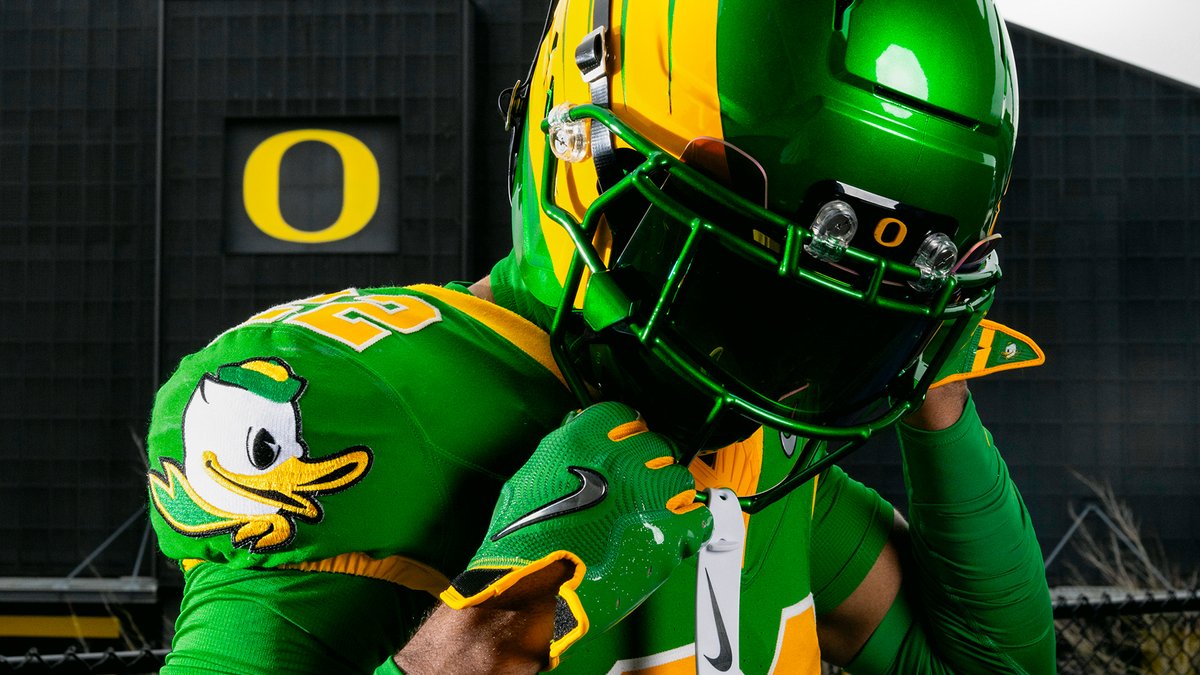 GoDucks's tweet image. Holiday heat. 

@CFBPlayoff First Round uniform combo for @OregonFootball. #GoDucks