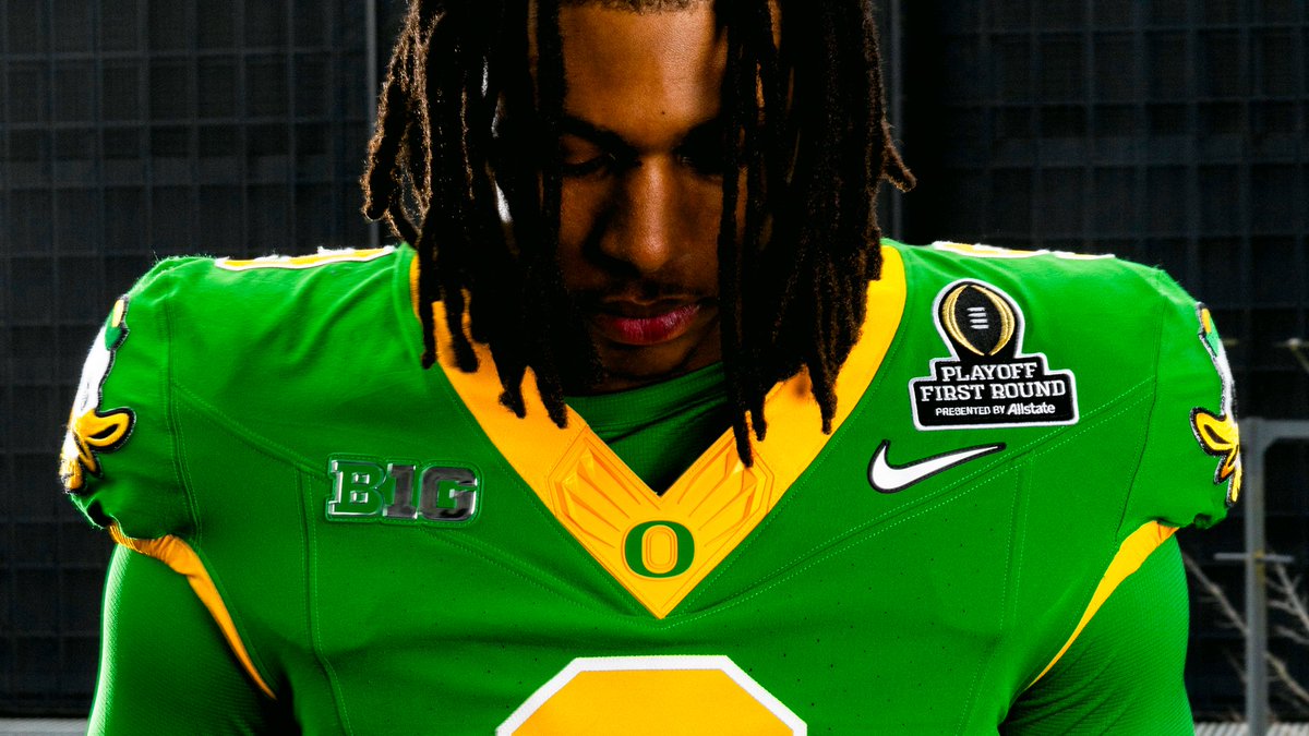 GoDucks's tweet image. Holiday heat. 

@CFBPlayoff First Round uniform combo for @OregonFootball. #GoDucks