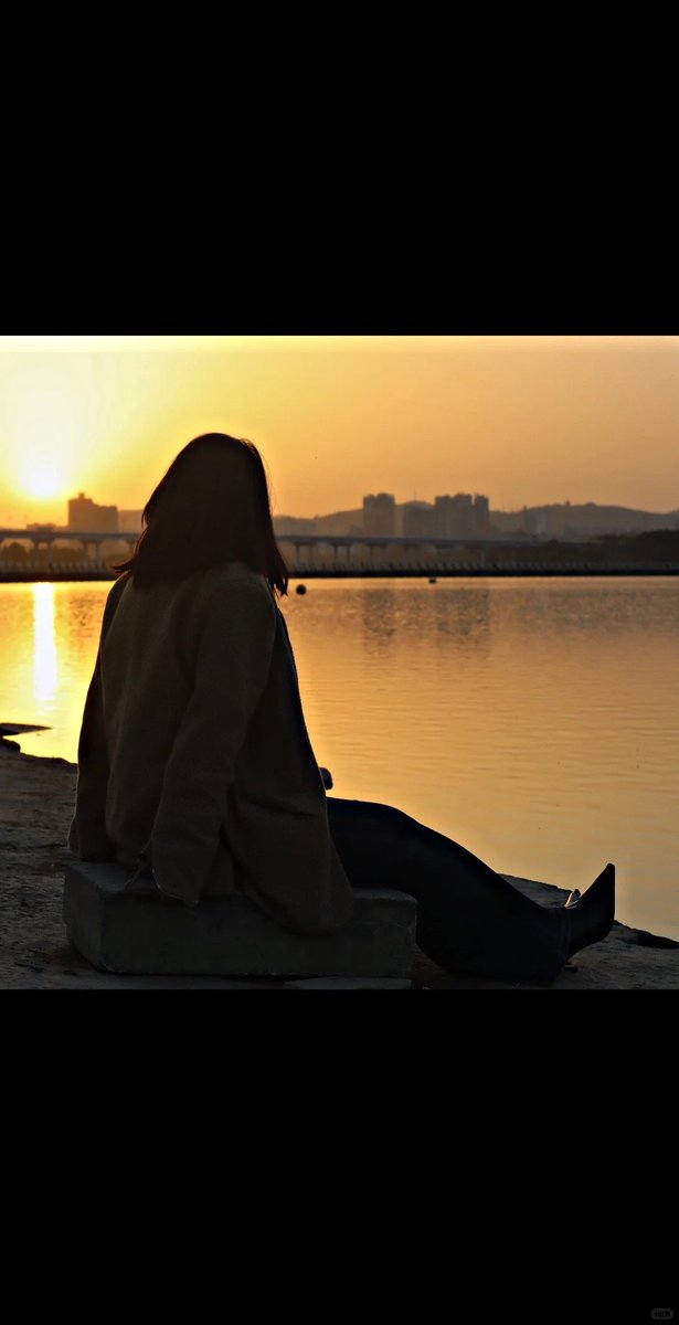 ikastembasi's tweet photo. Winter skies hit different, The cold air, the quiet sunset, and a moment that feels perfectly still. https://t.co/JjbqW1jtYE