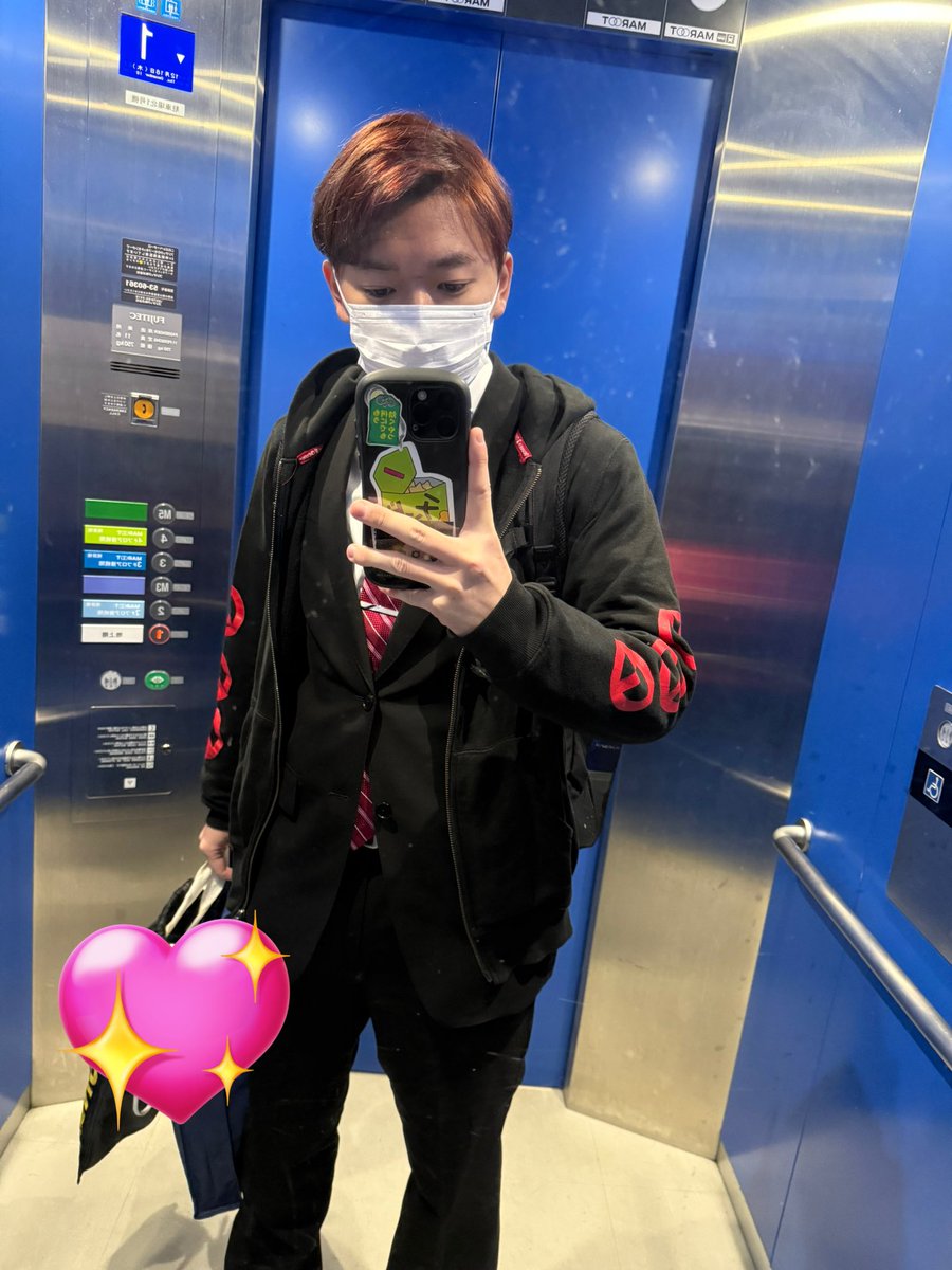 今日は日帰り出張！
5時起きで移動は意味わからん
眠いなぁ😴

#ゲイ  #バイ  #いいねでDM  #いいねで気になった人お迎え #S専Dがいいねしてくれる
※スーツにパーカーなのは訳あり