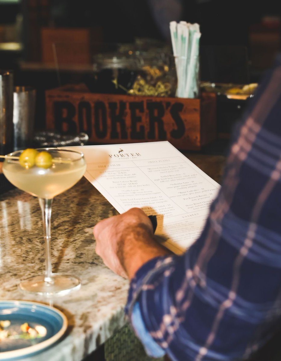 mainedaytrip's tweet photo. A great place to enjoy lunch or dinner when touring and shopping in the Freeport area is the lovely Harraseeket Inn. They even have a private room that accommodates up to 16 diners at Porter Kitchen &amp; Bar... https://t.co/K2HabnbJ5i
