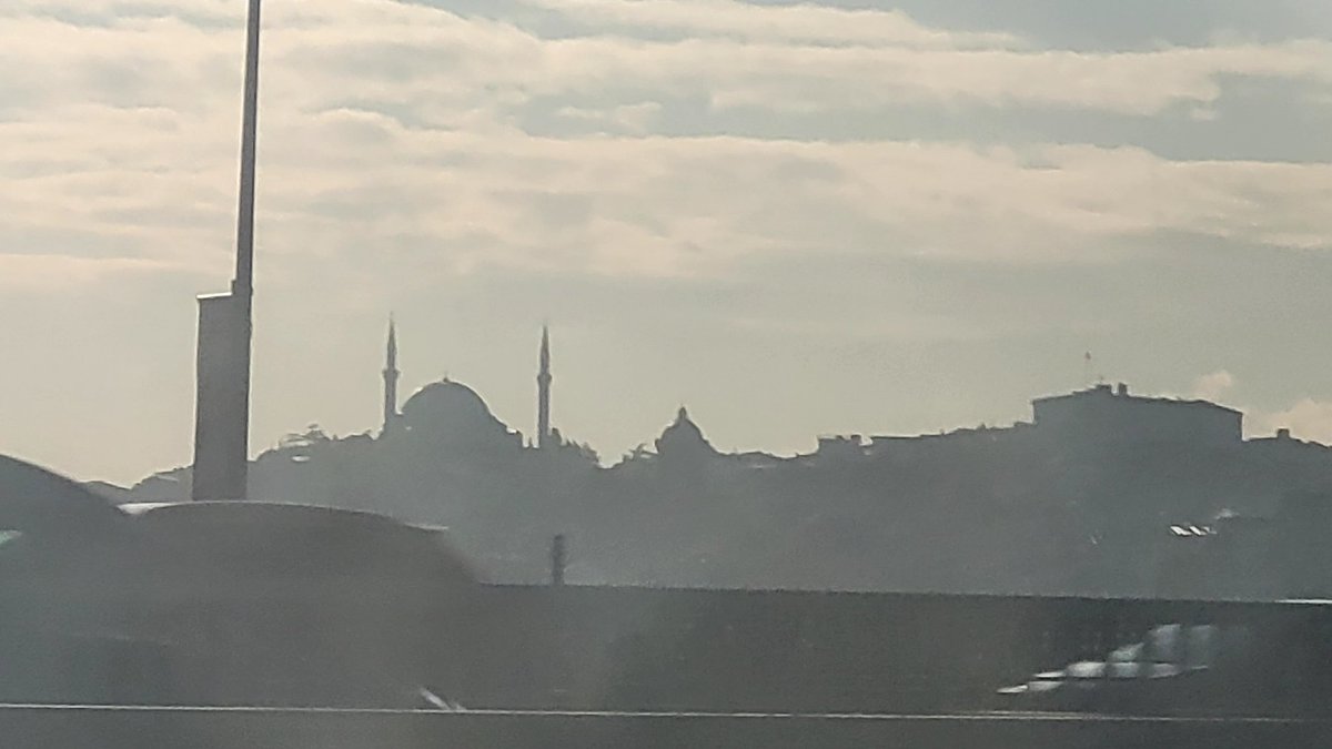 Random question:  "Any good mvc1 players in Istanbul?" 🇹🇷 🤔

İstanbul'da iyi MVC1 oyuncuları var mı?