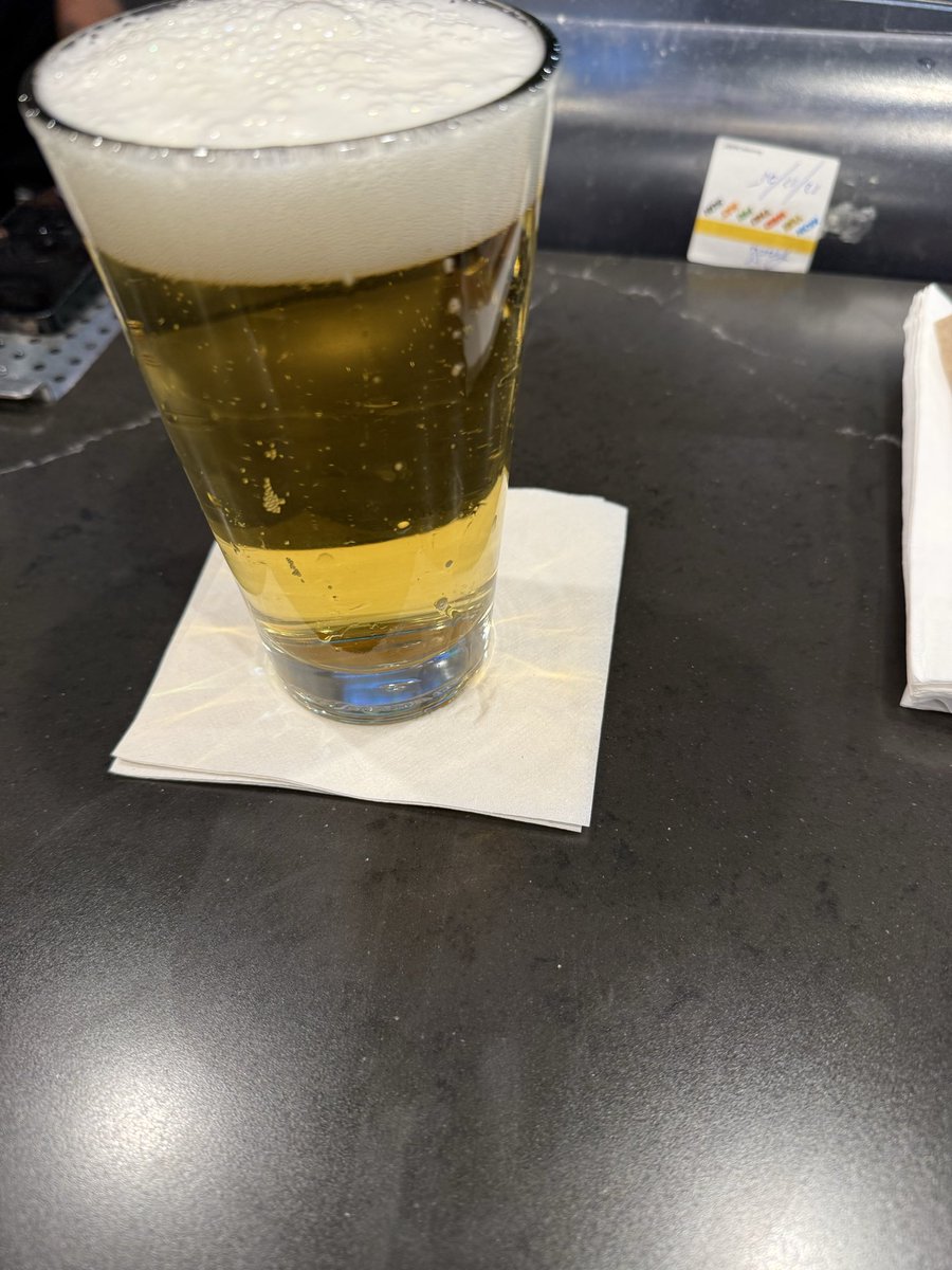 HockingSports's tweet image. Miami Airport beer, I don’t think there is a worse feeling in the world that touching a warm mug out of the dishwasher with the beer in it. Come on now chilli’s this is my first time back in 2.5 months the least we can do here is have a chilled mug. Luckily their crispers hit