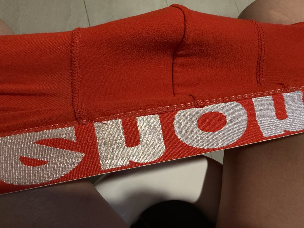 昨天內褲穿反了🤣
早上廁所才知道🤣🤣