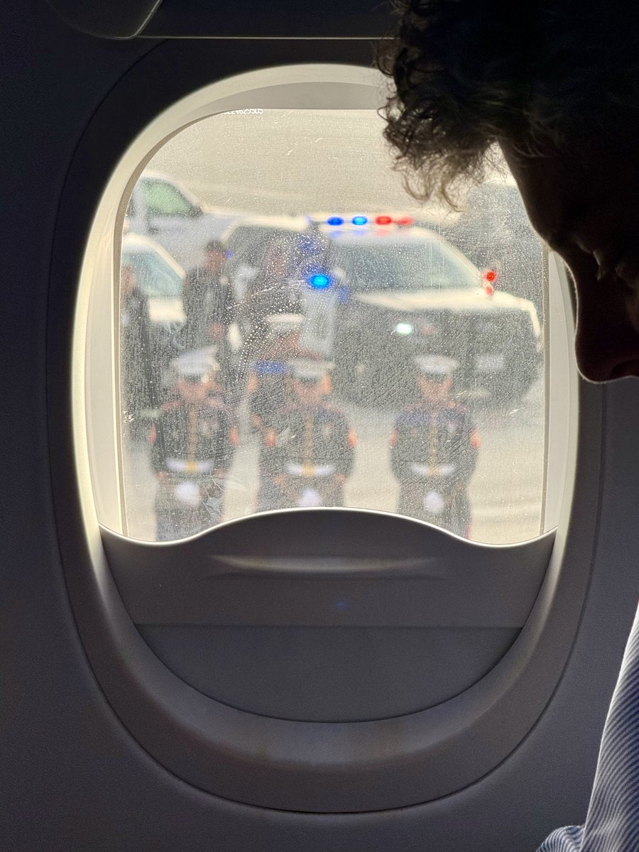 ctapio's tweet photo. Honored to share a flight bringing a fallen soldier home. A somber reminder of the sacrifices made for our freedom. https://t.co/qnWuxoDKJT