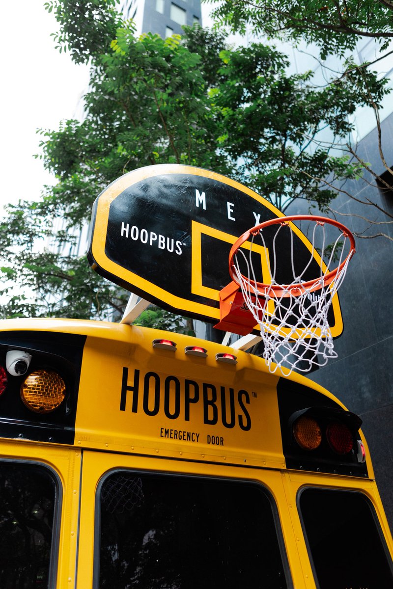 Nos sumamos al "Christmas Showdown" de #HoopbusMéxico para recaudar juguetes, cobijas, ropa y calzado.
🔥 Retas 1v1: <a href="/mkiatipis/">Matt Kiatipis</a> vs Matías Gallo 🎙️ Conduce: Charlie Cancino 🗓️ 18, 20 y 21 de dic. 
¡Trae tus donaciones! 🎁🧥 La ubicación se revela horas
#Streetball <a href="/TuAlcaldiaGAM/">Alcaldía Gustavo A. Madero</a>