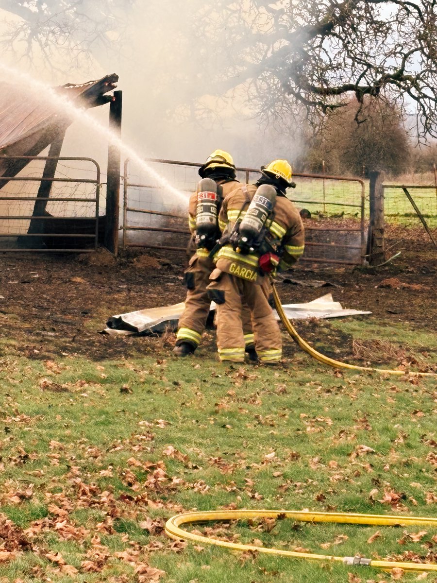 LebanonFD's tweet photo. 🚨 ALERT: ACTIVE FIRE 🚨

@LebanonFD units are working a mutual aid fire with Scio Fire on Richardson Gap Rd near Rainbow Dr. Please avoid the area for the next few hours as crews operate on scene.

We appreciate your cooperation. https://t.co/mg8uuMdlLB