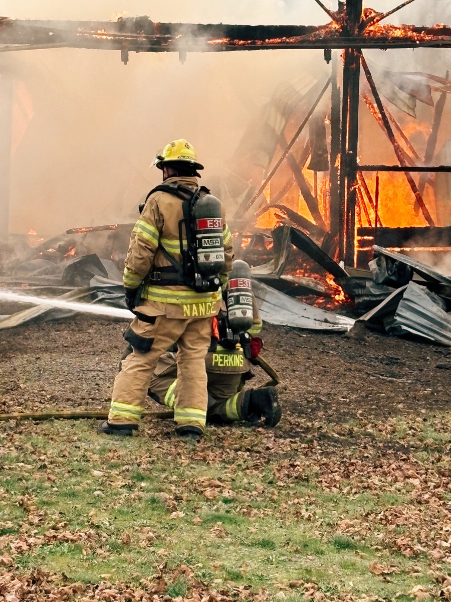LebanonFD's tweet photo. 🚨 ALERT: ACTIVE FIRE 🚨

@LebanonFD units are working a mutual aid fire with Scio Fire on Richardson Gap Rd near Rainbow Dr. Please avoid the area for the next few hours as crews operate on scene.

We appreciate your cooperation. https://t.co/mg8uuMdlLB