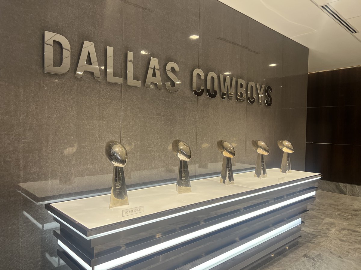 Getting ready to for the ⁦<a href="/MissouriState/">Missouri State</a>⁩ XBox Bowl Eve Rally inside the Dallas Cowboys Headquarters.   Lucchese Lounge.
Cowboys owner Jerry Jones has a long time connection with Missouri State hosting pre season BBQs at his father’s ranch  near Springfield.