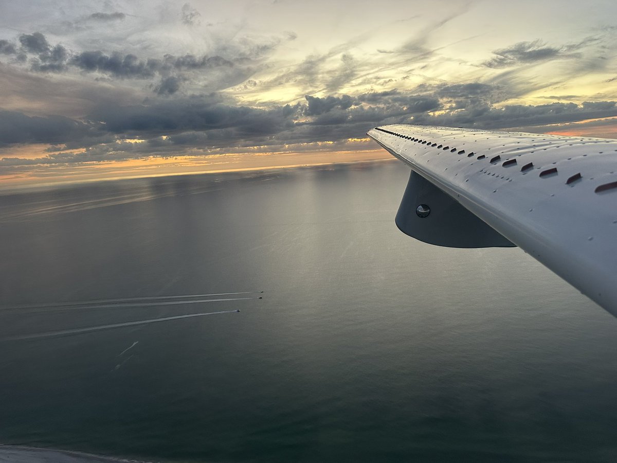 RolexGmtN408T's tweet photo. #Sunset
#GulfOfMexico
#LakeAmphibian
#WaterFlying
@flywithaopa @SeaplanesOrg @SeaplaneMag @airplanetalk @sleepinmoneyJR https://t.co/BeSut4PNV6