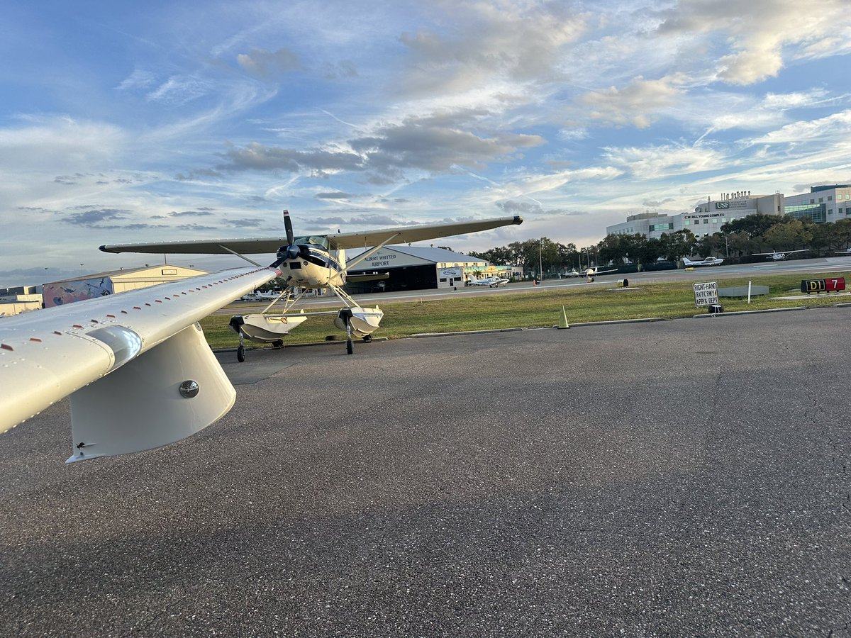 RolexGmtN408T's tweet photo. #Sunset
#GulfOfMexico
#LakeAmphibian
#WaterFlying
@flywithaopa @SeaplanesOrg @SeaplaneMag @airplanetalk @sleepinmoneyJR https://t.co/BeSut4PNV6