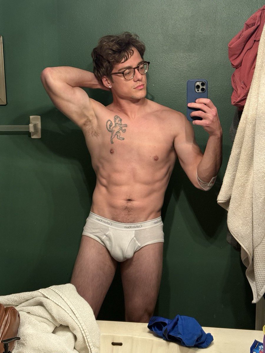 drxgonslayerr's tweet photo. Modern day james dean 😔😔 https://t.co/d7JJ0krHPO