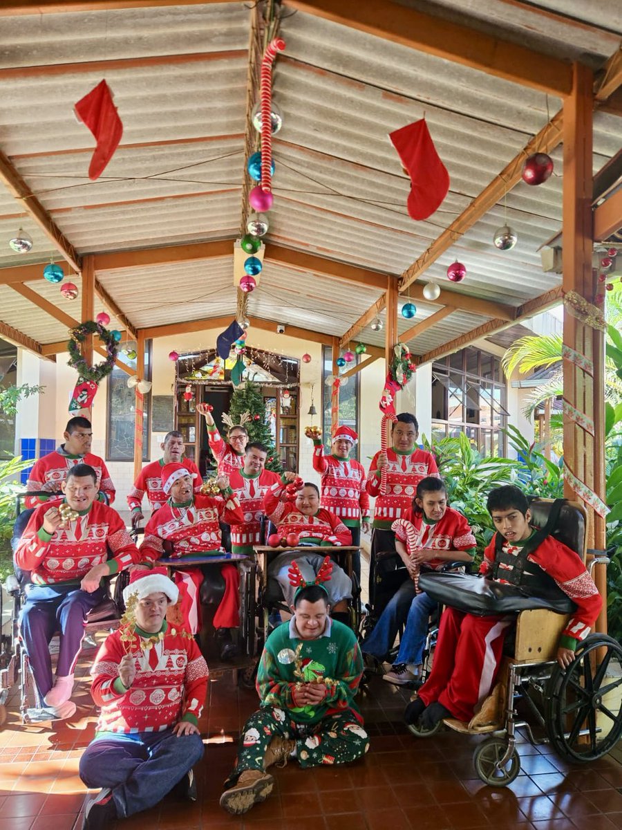 Mientras muchos celebran estas fiestas, en el Hogar Padre Vito Guarato el cuidado continúa sin parar: atención, terapias, alimentación y acompañamiento permanente.

 Haz Magia esta Navidad.
📲 Dona aquí: lk.wompi.sv/B2rG
💬 Escríbenos al: 2264 6162