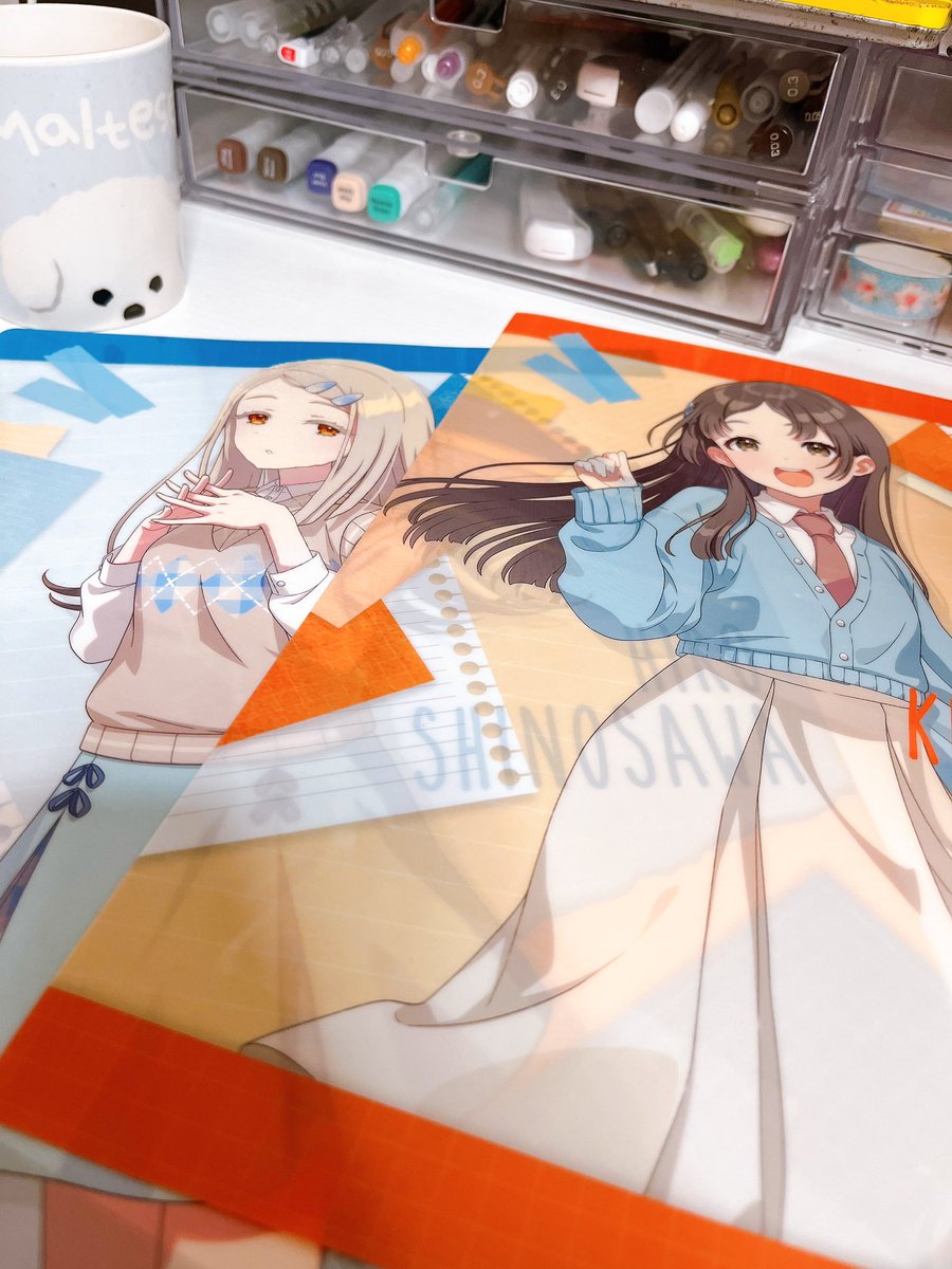 学マスローソンコラボクリアファイル🌸
千奈ちゃん可愛すぎてゲトって来ました☺️

半分で綺麗にカットしたのでクリアポスターとして使います〜！