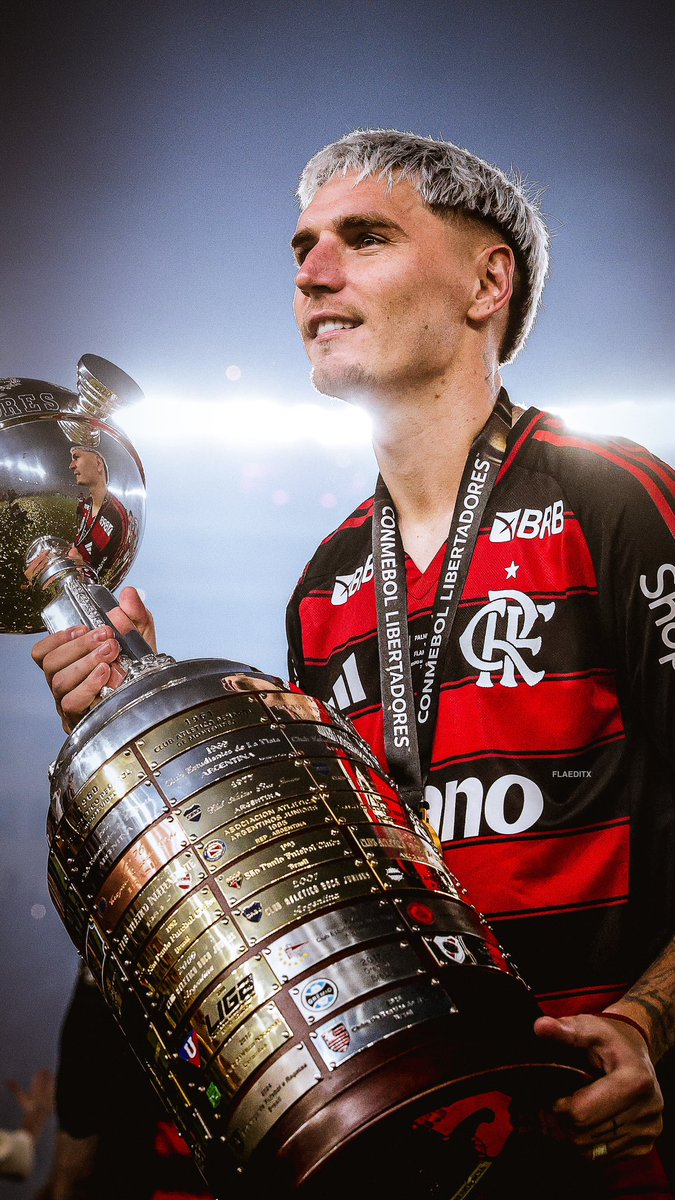 centraldanacao's tweet photo. O 2025 do Varela é fora de série 

Um dos pilares da nossa defesa 

A partida da final da libertadores e do mundial foi uma das maiores que vi de um lateral no Flamengo 

Tomou um soco de um traidor e deu a volta por cima https://t.co/690P0ghWMp