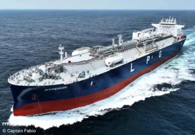 DanielMFons's tweet photo. Se confirma la entrada del Buque ruso Petrolero Hyperion al Mar Caribe. Se dirige directamente a Venezuela sin que Estados Unidos lo detenga o le diga algo por el bloqueo naval infame. #Russia #VenezuelaSeRespeta #sstvi @jaarreaza @AecioEscalante @SonPolemicas @indiodvenezuela 🇻🇪 https://t.co/HJxG8a23Ns