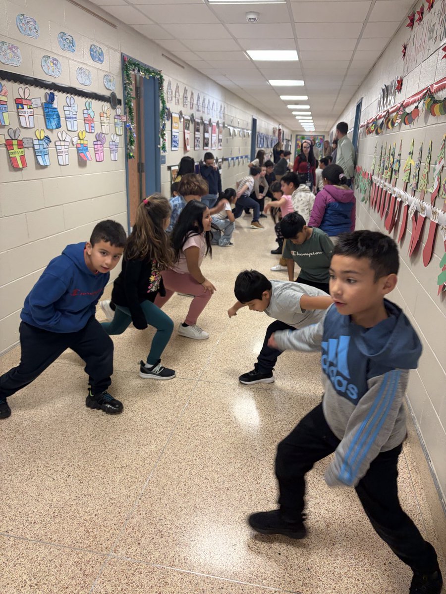 MrHeeter's tweet photo. 6……7…….what a fun day for our students as they were challenged with 67 forms of Excerise. Thank you to Mr. Meyer for leading the workouts and reminding students that daily Excerise is needed! #WeAreHB #HBStrong @HamptonBaysES https://t.co/w2IPwaDdAd