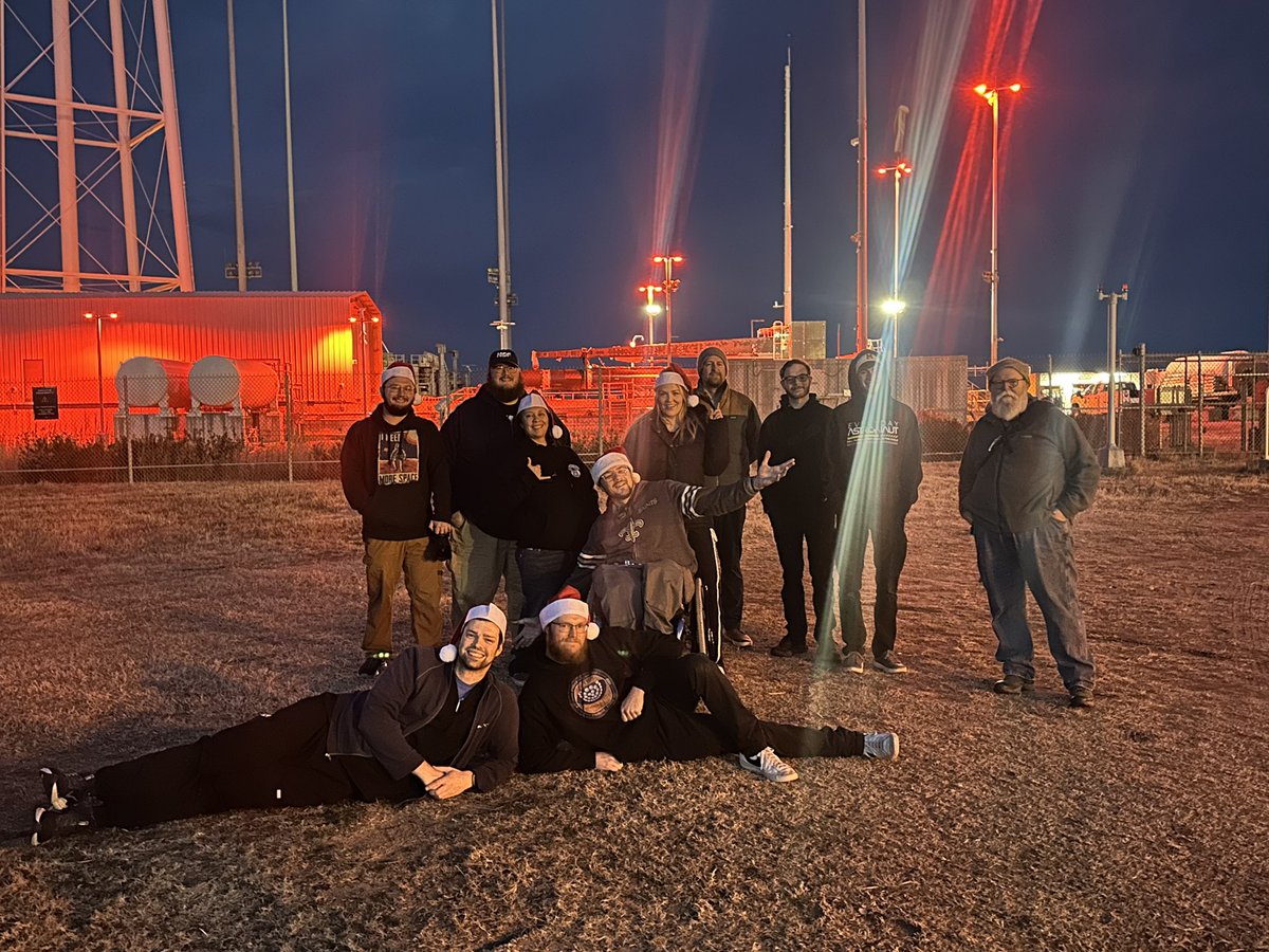 Astronaut_87's tweet image. Media is ready for @RocketLab launch tonight 🚀

#Rocketlab #Electron