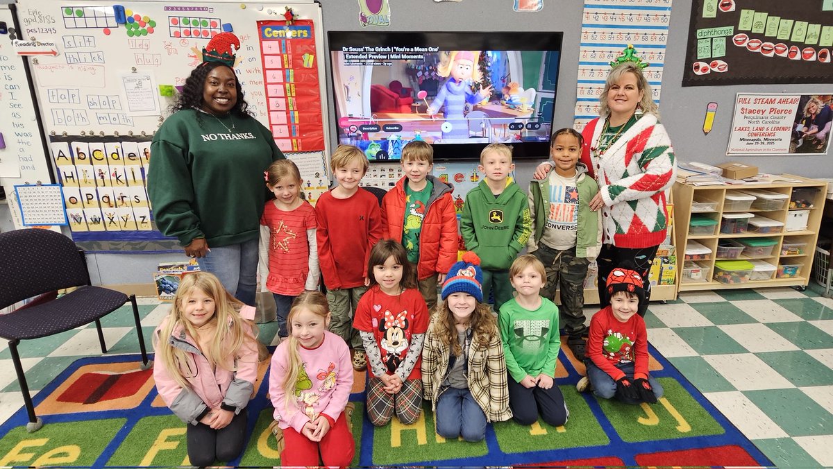 pqcentral's tweet photo. @pqcentral Holiday Spirit Week
Red and Green Day @ PCS
❤️💛🐢🎅❤️🎄💚 https://t.co/HhBiziUEyb