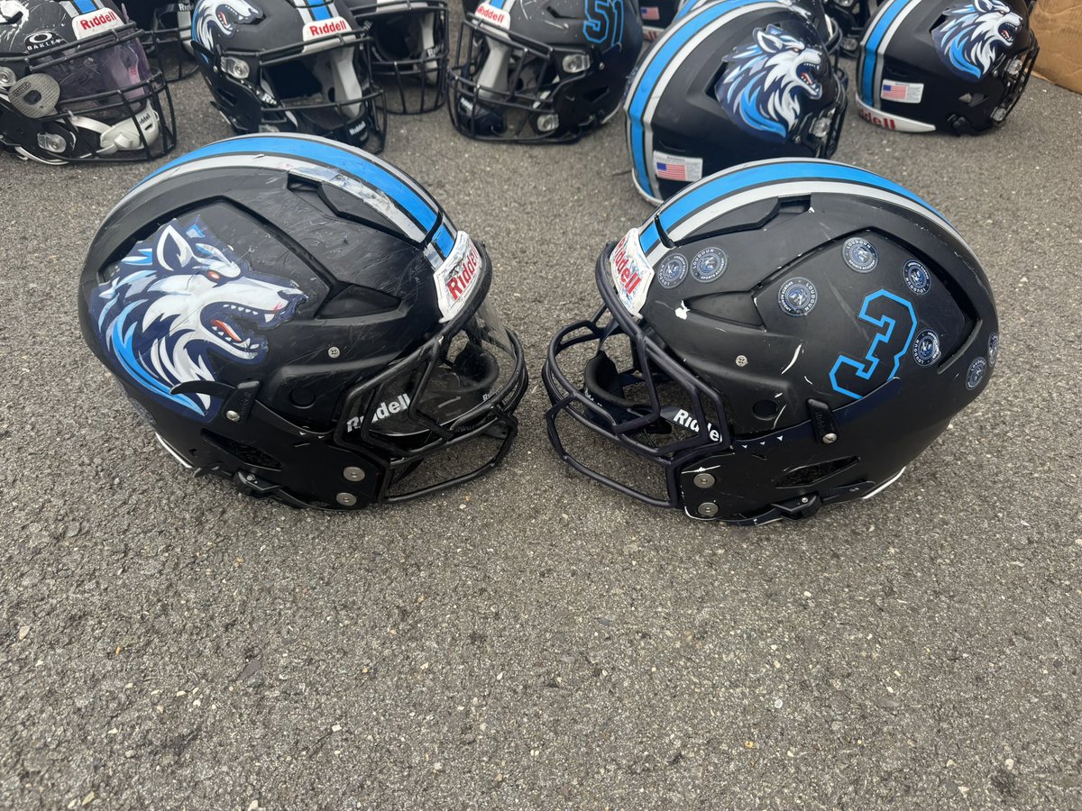 HelmetGuyTy's tweet image. Pumped to be at @LoudounSportsAC 🏈 thank you @The1AndOnlyOB and The Timberwolves for the help and support in @RiddellSports 🤝 Exciting things coming in 2026👀🔥🏈 #GoTimberwolves #TeamRiddell
