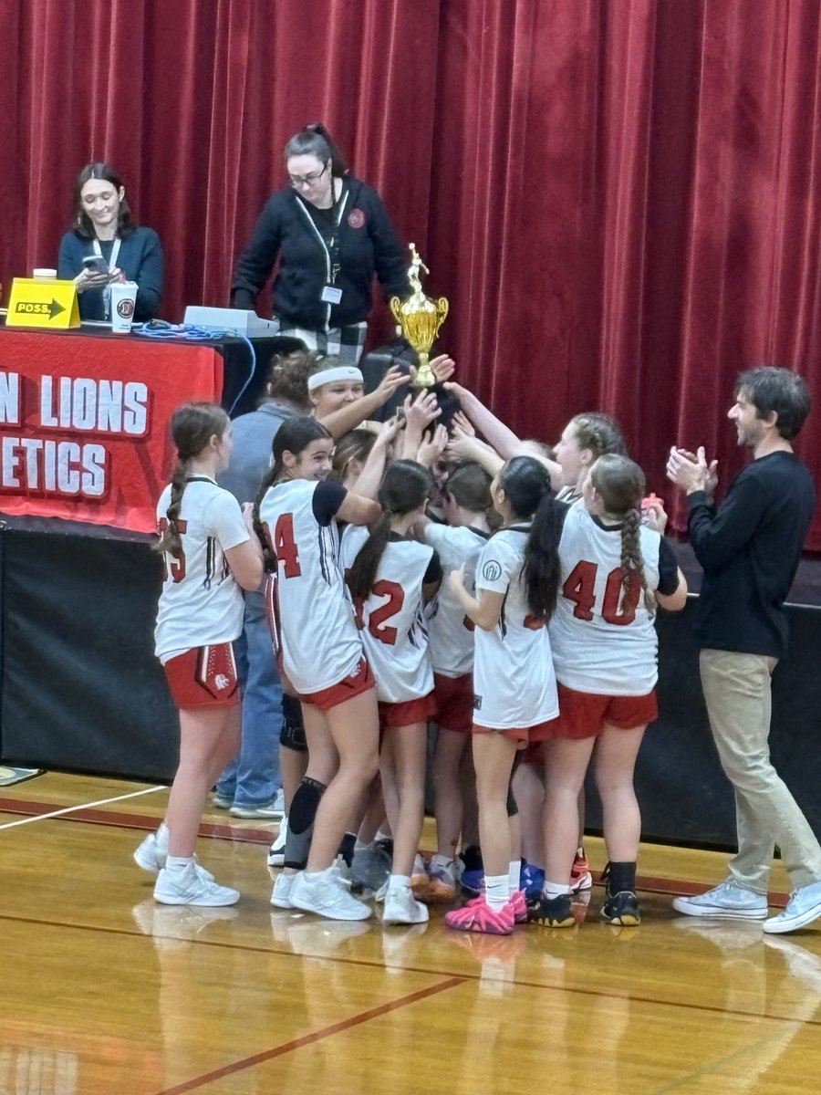 GiadaGHoops's tweet photo. 7th grade conference champs!! 13-2 record 😤
@D57Lincoln 
🏆🔥 https://t.co/POblVFUI4x