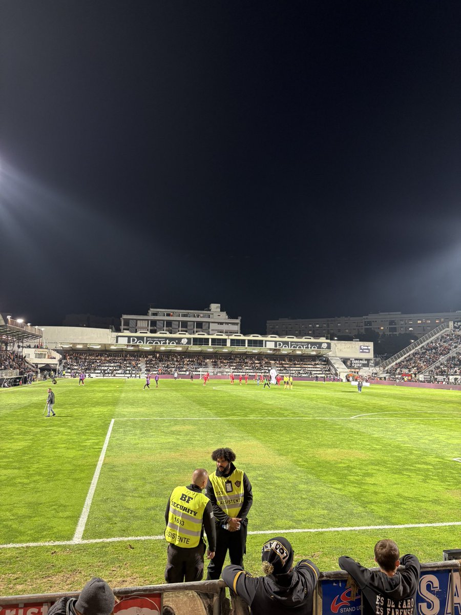 DavidR_SCF's tweet photo. SC Farense vs Benfica
🏟 Estádio de São Luís
#SCFSLB #NãoHáSó3 https://t.co/QeHYHyifpL