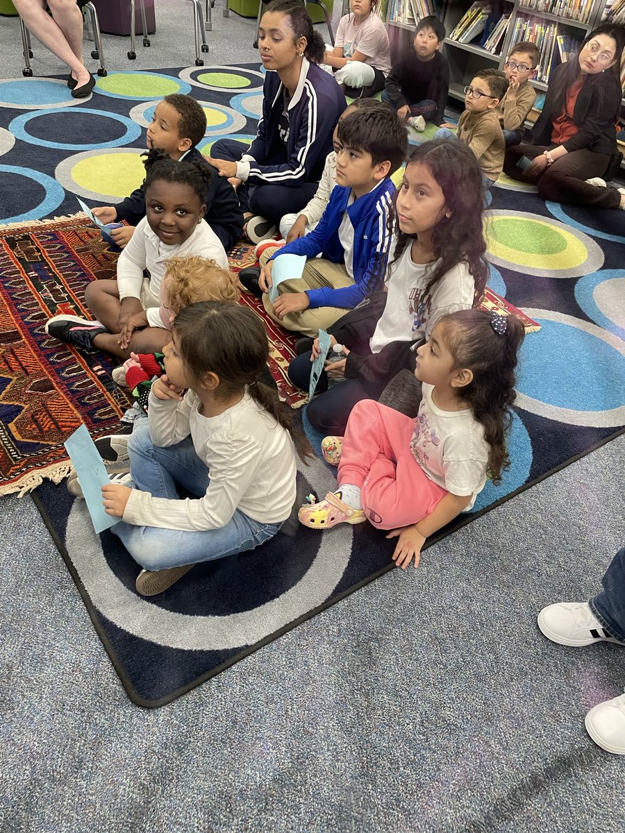 srauda91's tweet photo. Enjoying Holiday Library Night! @HicksTigers
#holidayfun #librarynight https://t.co/mHhnIMBSJg