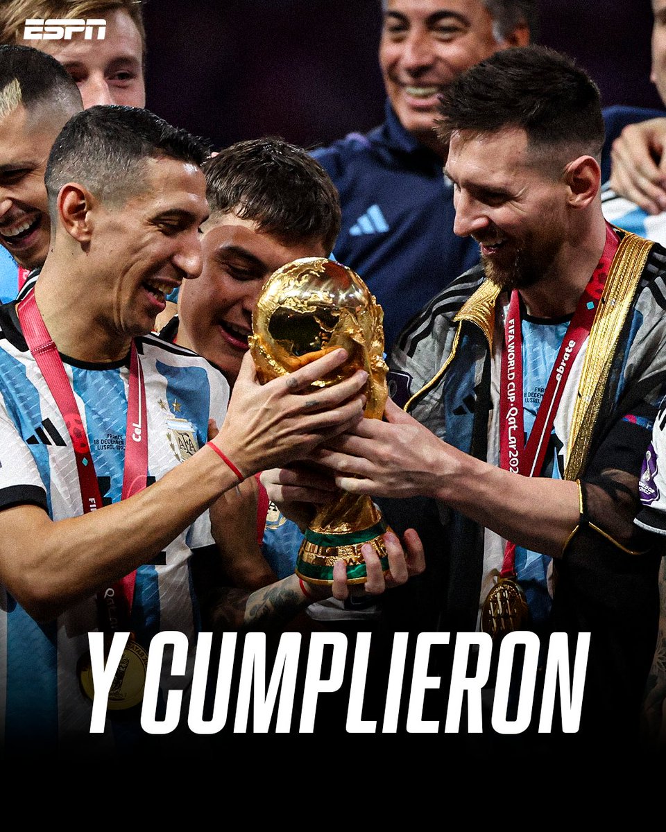ESPNArgentina's tweet image. Primera foto: Lionel Messi, 22 de noviembre 2022. 👏

Segunda foto: Argentina campeón del Mundial #Qatar2022. 🇦🇷🏆
