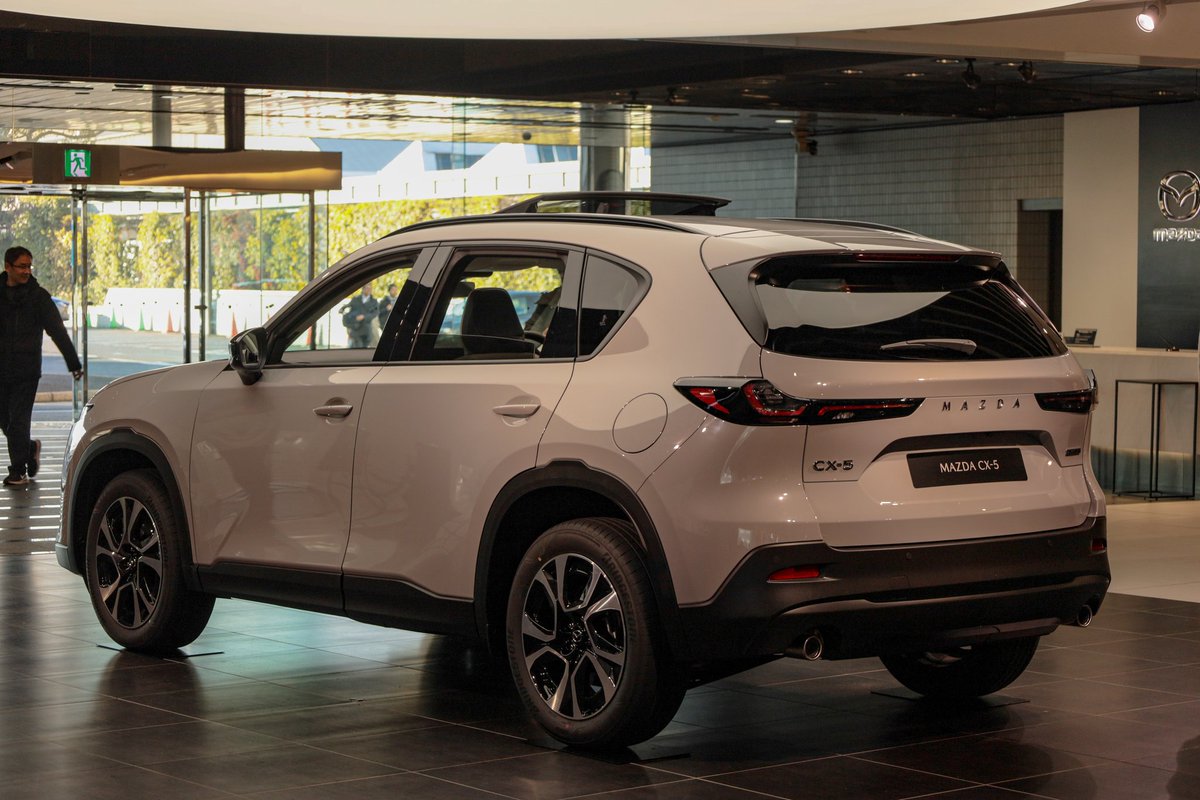 LY_BPFP's tweet photo. はじめまして！！
エアログレーな新型CX-5です！
#マツダ本社ロビー https://t.co/dLa55VMBIE