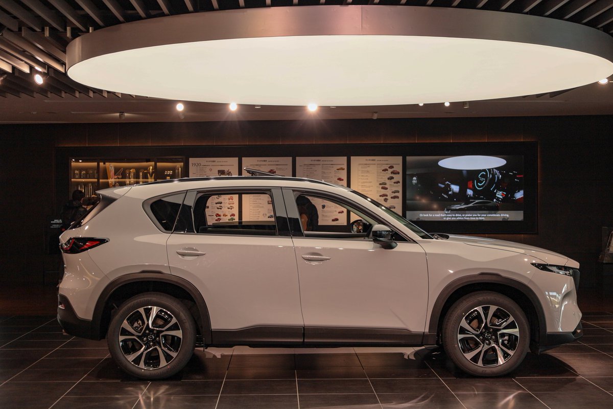 LY_BPFP's tweet photo. はじめまして！！
エアログレーな新型CX-5です！
#マツダ本社ロビー https://t.co/dLa55VMBIE