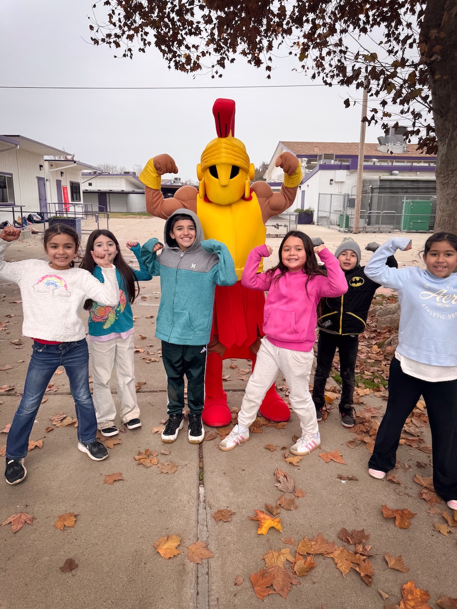 stan_state's tweet image. Warrior generosity shined bright this season! 🎁✨

ASI’s Giving Tree brought holiday cheer to students at Denair Charter Academy &amp;amp; Osborn Elementary with gift deliveries. Even Titus joined in to ensure every present arrived before winter break. Go Warriors! ❤️💛 #StanState