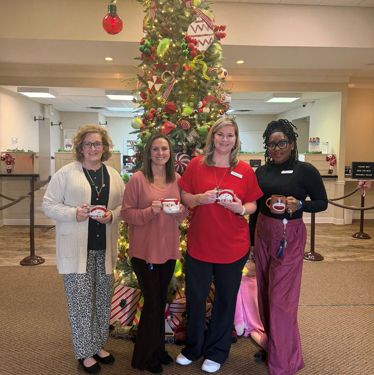 mutualsavings's tweet photo. Nothing says happy holidays like a cup of hot chocolate!🍫 

#MutualSavingsCreditUnion #WhereRelationshipsMeanMore https://t.co/PNnfjvpniJ