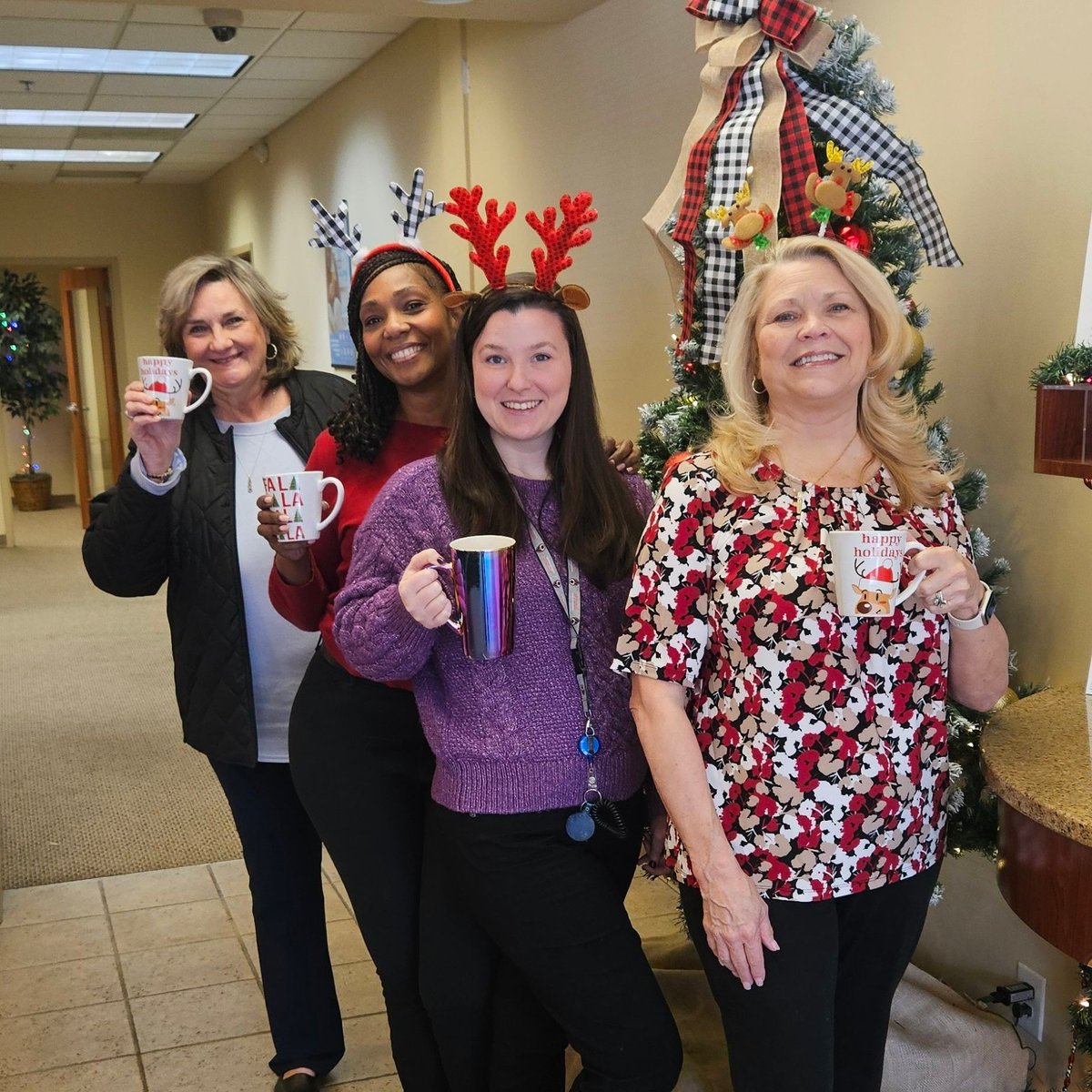 mutualsavings's tweet photo. Nothing says happy holidays like a cup of hot chocolate!🍫 

#MutualSavingsCreditUnion #WhereRelationshipsMeanMore https://t.co/PNnfjvpniJ