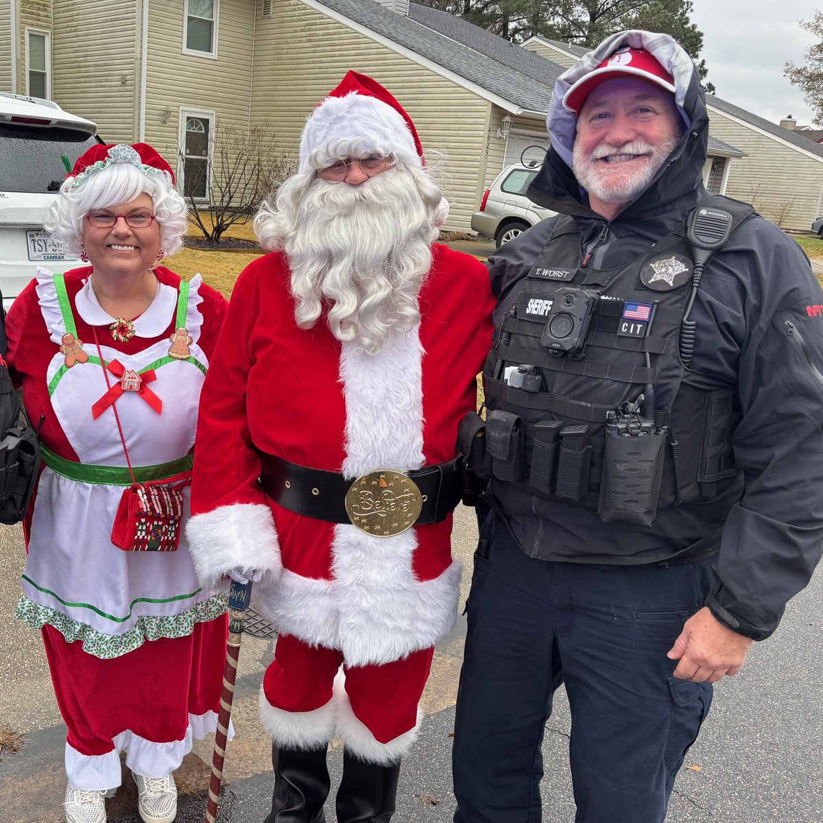 Edmarc’s Santa Run was pure holiday magic 🎅❄️ Across Hampton Roads, public safety partners came together to safely escort Santa as he delivered joy and hope to Edmarc families. The VBSO is proud to be part of Edmarc and its mission! ❤️

#HopeForTheHolidays #SantaRun #VBSOconnect
