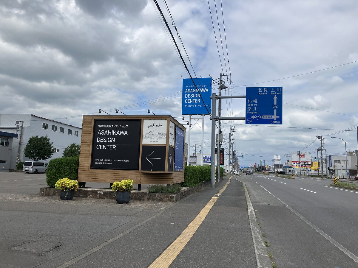 cosine_com's tweet image. 昨日と変わらない朝に、これからの想いを重ねて。雪景色とクリスマス、そしてコサインの決意 
わくわく様です。
昨日と変わらない、静かな朝を迎えました。
雪に包まれた景色は、今日も変わらず、やさしく街を覆っています
自宅の玄関ホールは、すっかりクリスマスの装いに。
x.gd/9QhPc