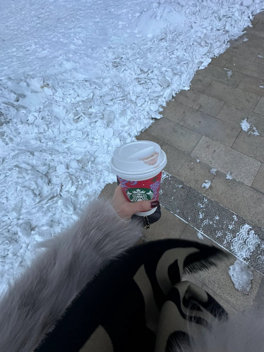 It's cold outside but this latte is warming me up.😊😻