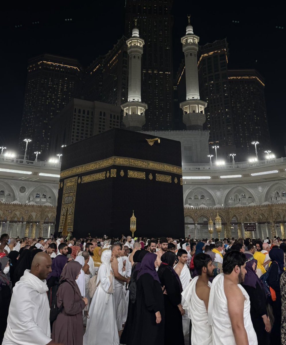 لبيك يا الله قلباً تائهاً يرجوك، الحمدلله على تمام العمرة الحمدالله الذي بلغني مكه والسجود في مكه وسَكينة مكه اللهُم اجعلها عُمرة مقبولة وسعيًا مشكورًا وذنبًا مغفورًا و دعاءُ مُستجابًا 🤍