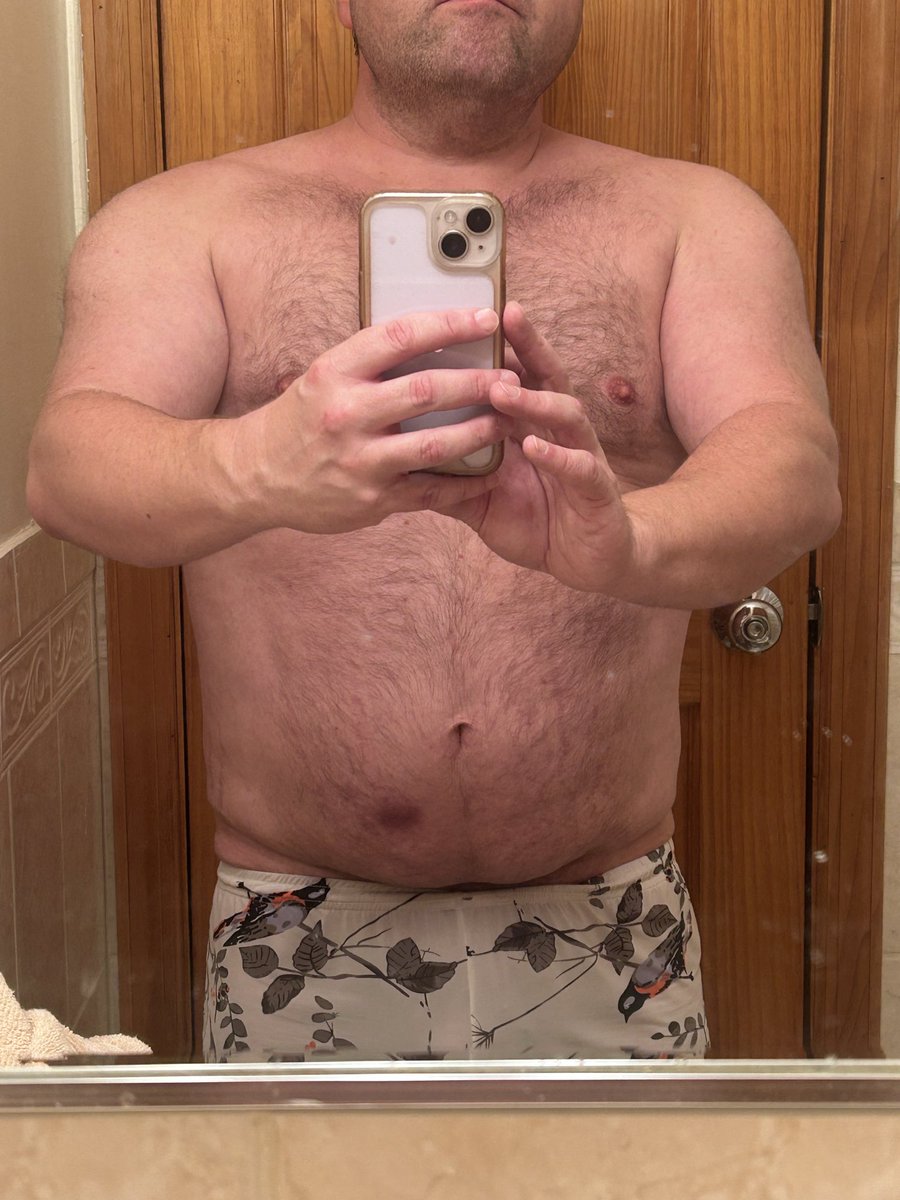 toomuchandy's tweet photo. Flu shot got, weights lifted, shaves missed. No complaints. https://t.co/bgtSP3OCuT