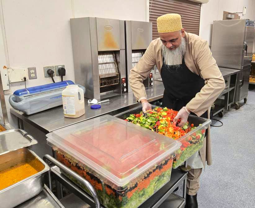 Bohras_Canada's tweet photo. This holiday season, the @Dawoodi_Bohras of #Calgary continued their partnership with @mustardseedcan to cook and serve nourishing meals for nearly 400 guests. Grateful for the opportunity to support neighbours. https://t.co/idLcF6t3ZM