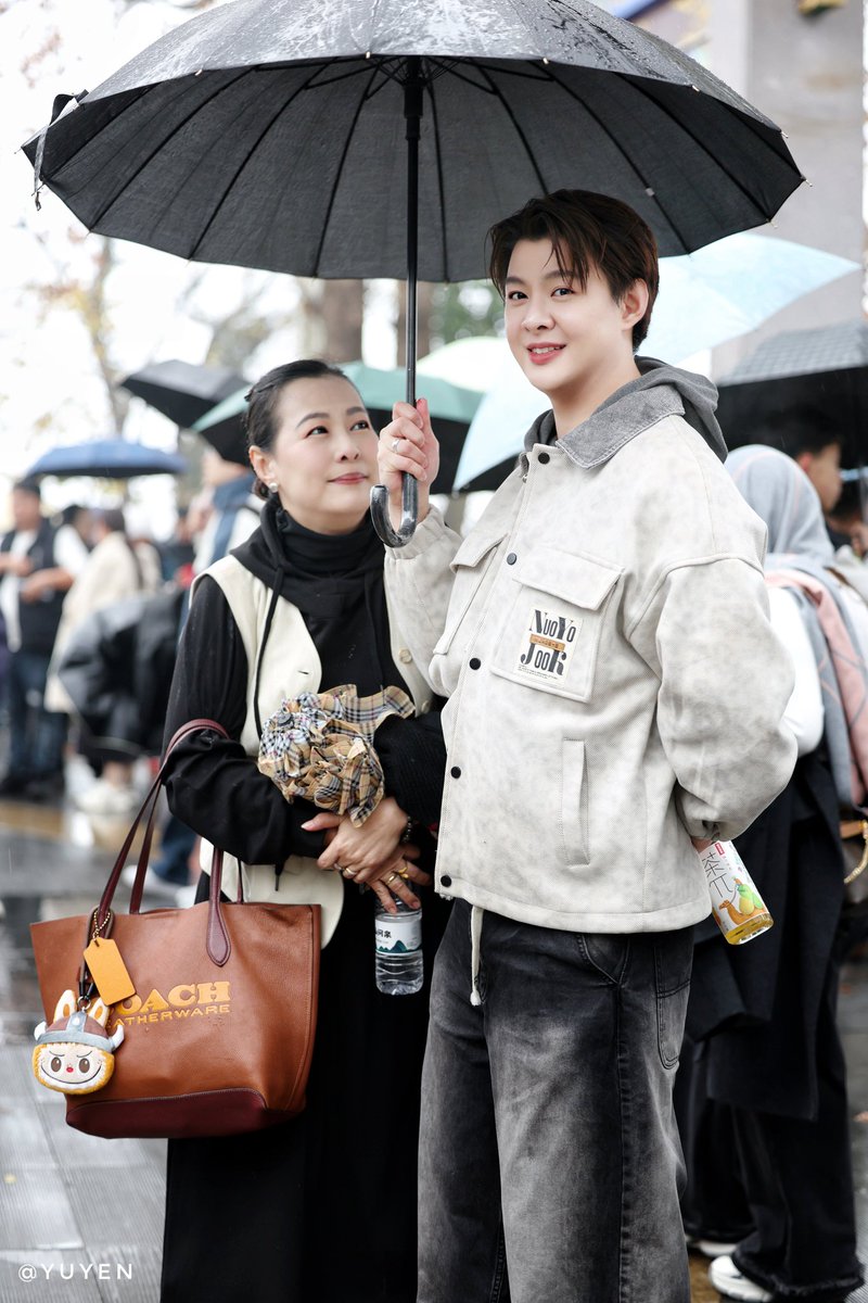 ดูสายตาแม่นุ๊กมองเซ้นต์ดิ
แล้วเราก็มองแม่นุ๊กอีกที
งื้อแม่🫶 <a href="/Saint_sup/">Saintsup 🎬</a>
#SaintinHangzhou
#Saint_sup #MingEr