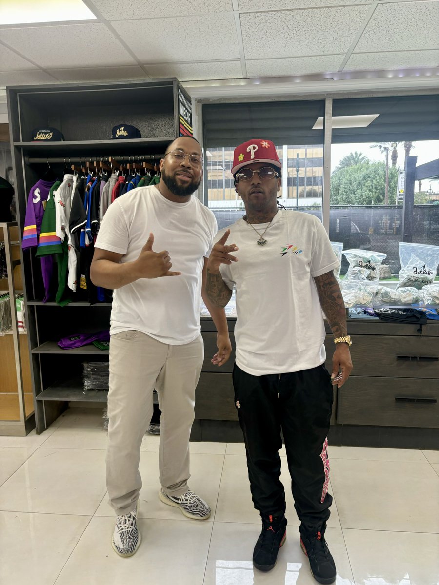 6thTheGhost's tweet image. Man @therealFENDIP Murdered 2025…It’s Dope When You Get To Tell One Of Your Favorite Rappers That They One Of Your Favorite Rappers N Mean That Shit…I Prolly Ran Up 2-3k Views On Benz Boyz x Laugh Later x Movie Ticket  x Duck Bacon Myself Lol. 💯🤙🏾 #JetLife