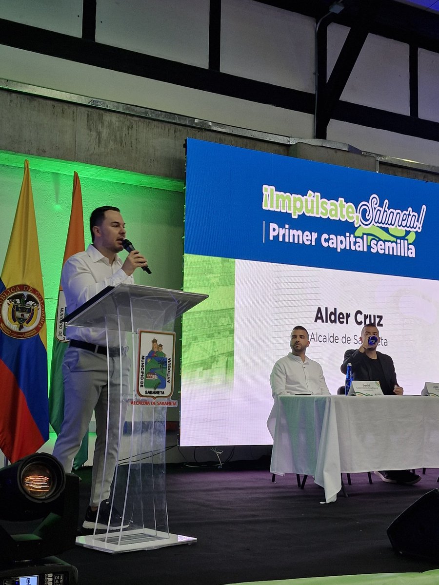 castridaniel_'s tweet photo. Evento de cierre y premiación de Impúlsate Sabaneta 🚀 el primer Capital Semilla de Sabaneta #sabaneta #impulsateSabaneta #CapitalSemilla @AlcSabaneta @camaraaburrasur https://t.co/Misgx2JtO6