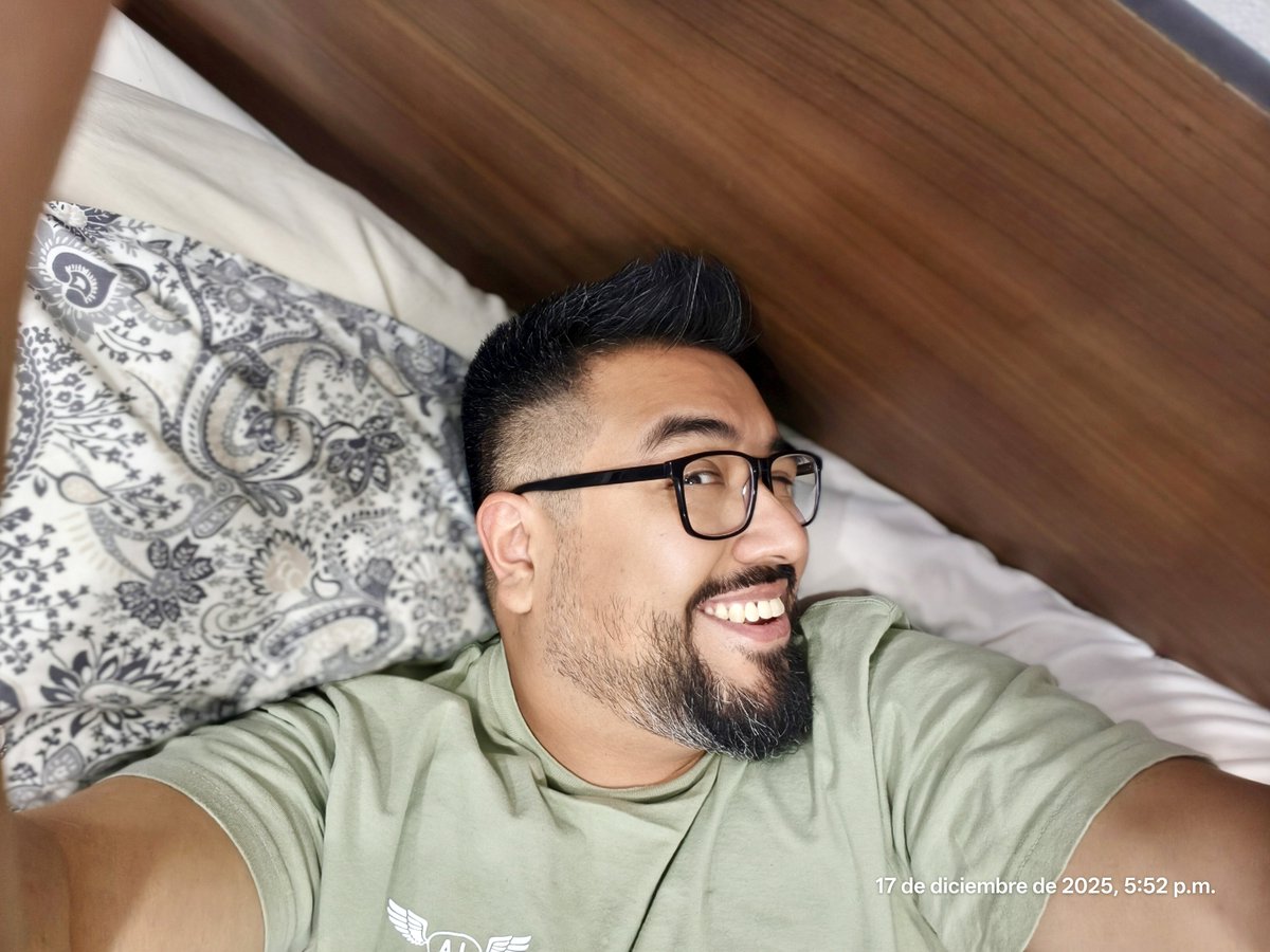 Nesign's tweet image. Después de muchos muchos muchos años fuima una barbería 💈en vez de cortarmelo yo, creo que si quedó bien el pelo y la barba.