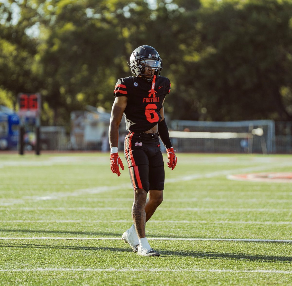 OwlFootball_'s tweet photo. Sophomore defensive back Kameron Hawkins picks up his first D1 offer to University of South Dakota! #LoopRoad🦉 https://t.co/SqpAk9mHLJ