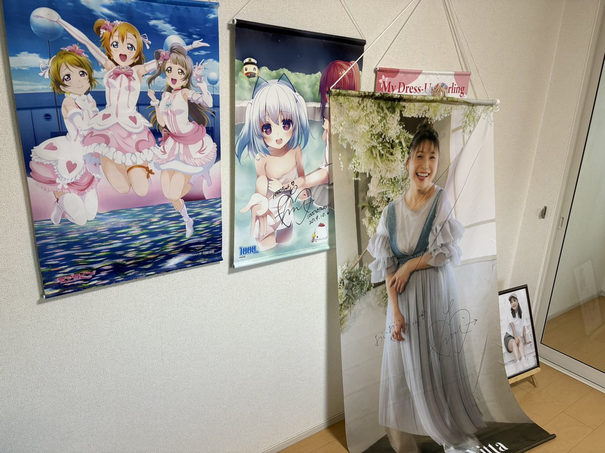 サイン入れてもらったつんさんの等身大タペストリーデカ過ぎます…w