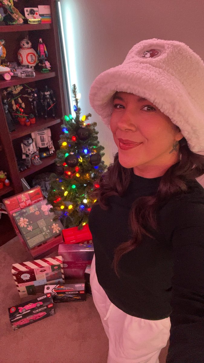 StyxieCakes's tweet photo. Live now over on Twitch!! 

https://t.co/AgWaCnroLX

💜🖤💜🖤 https://t.co/Qxpj36sMnM