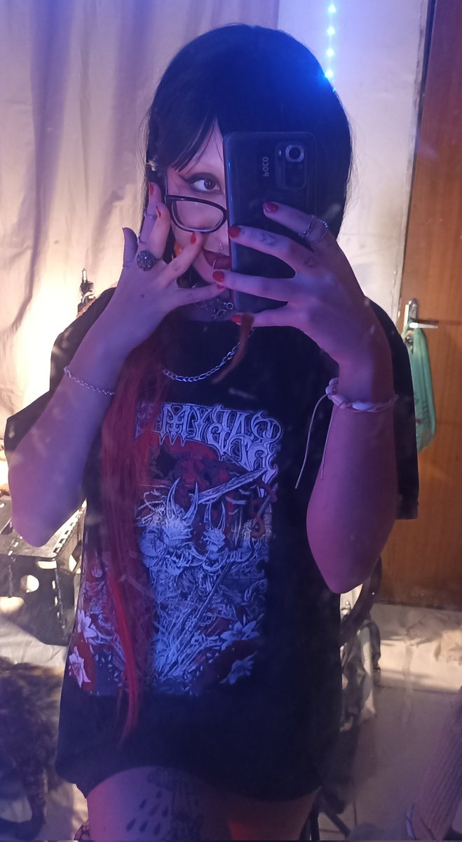 cherryycaos's tweet photo. Peruca da Jane Doe me rendeu um ótimo look trevosinho 😵‍💫 https://t.co/mGC7yk34Yq