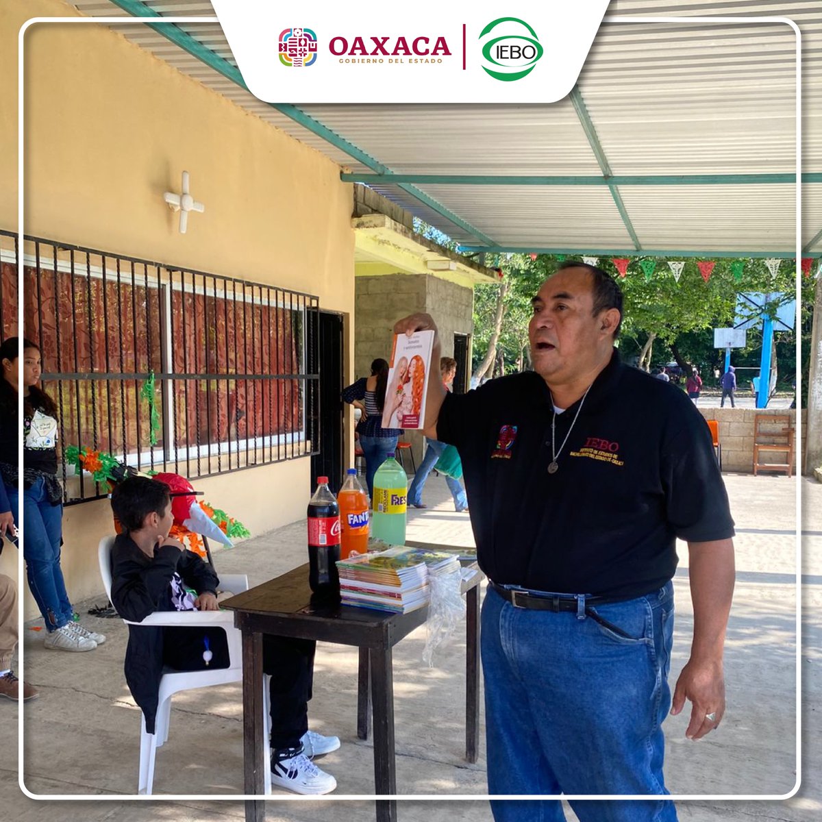 IEBOax's tweet photo. A través de la entonación, el ritmo y el diálogo colectivo, esta estrategia didáctica fomenta el gusto por la lectura, la seguridad al hablar y la participación entre las y los estudiantes, contribuyendo a una formación integral. https://t.co/nGwTrJu17H