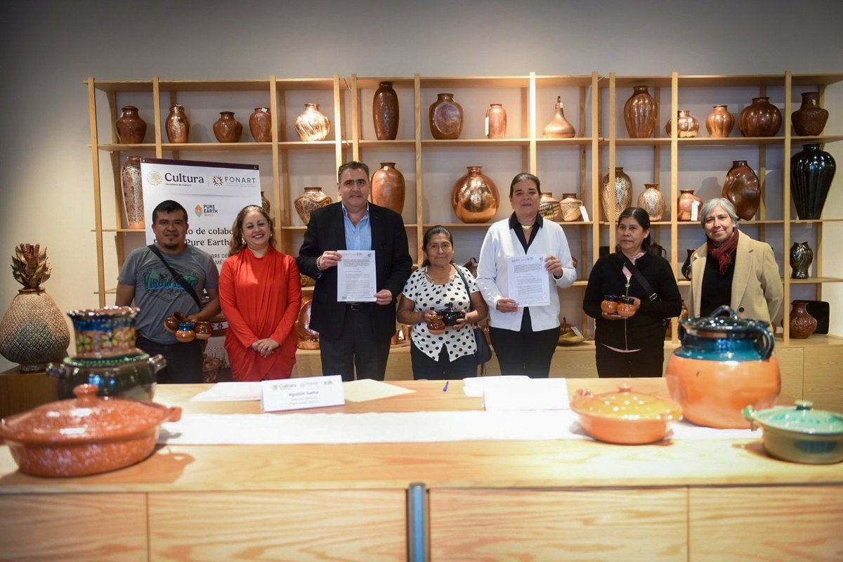 PureEarthMexico's tweet photo. Hoy celebramos la firma del convenio de colaboración entre @PureEarthMx y @FONART_mx, una alianza estratégica para impulsar la alfarería libre de plomo en todo el país, proteger la salud de las comunidades alfareras y fortalecer nuestro patrimonio cultural.

#SinPlomoEnLaMesa https://t.co/rszKe0HmWE