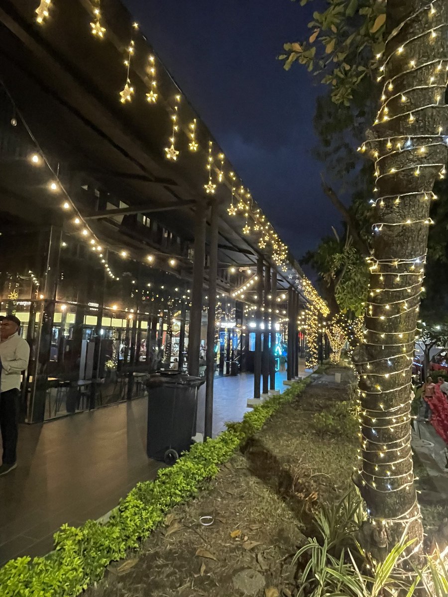 chiririvas's tweet photo. Centro histórico espectacular #ElCentro #CentroHistorico #SanSalvador 🇸🇻 https://t.co/2RwbD4cFve